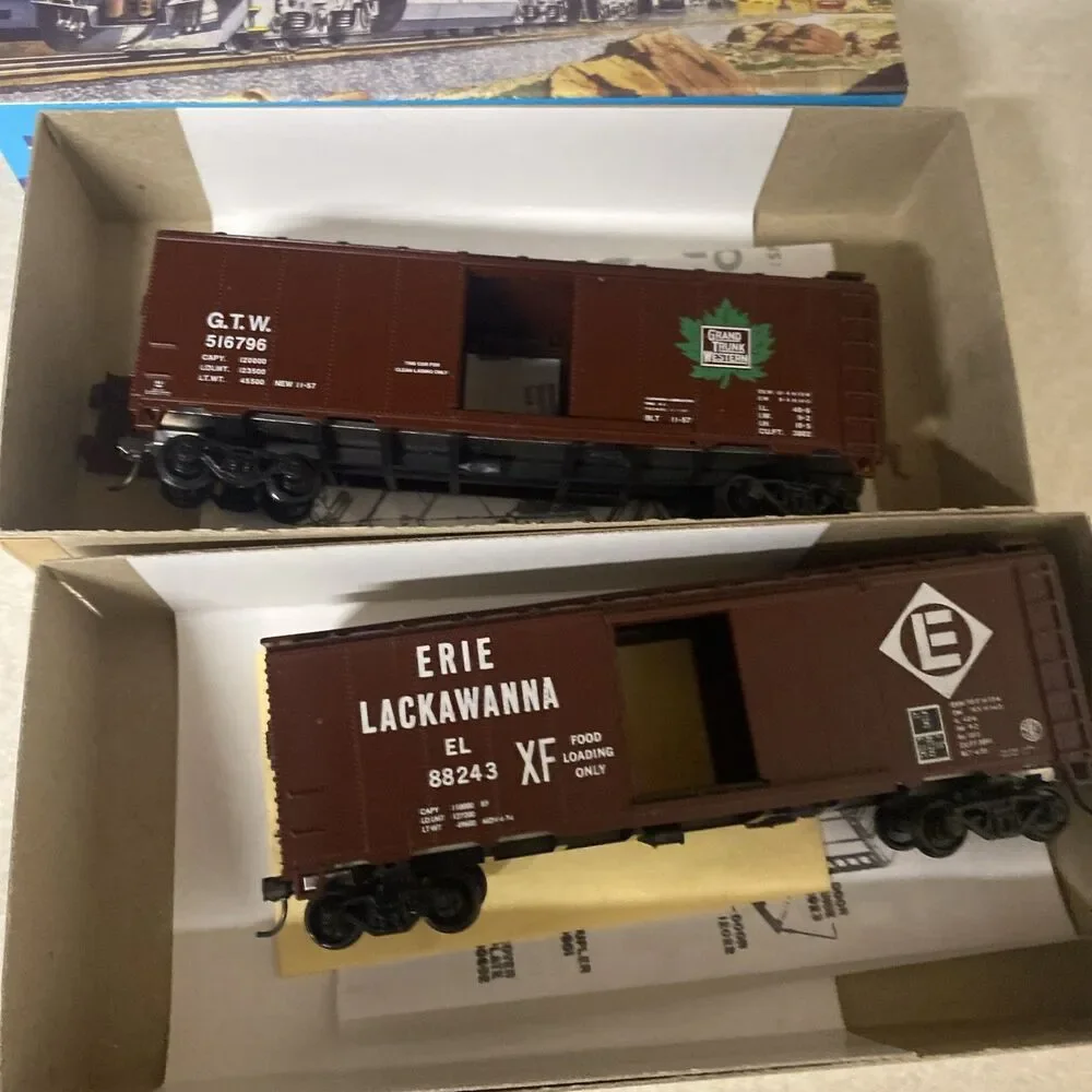 LOT OF 2 Vintage ATHEARN Trains In Miniature HO Vintage Blue Box Erie/G.T.W.